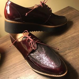Stylish NEW 🤩 Brenda Zaro lace-up wine shoes 👞